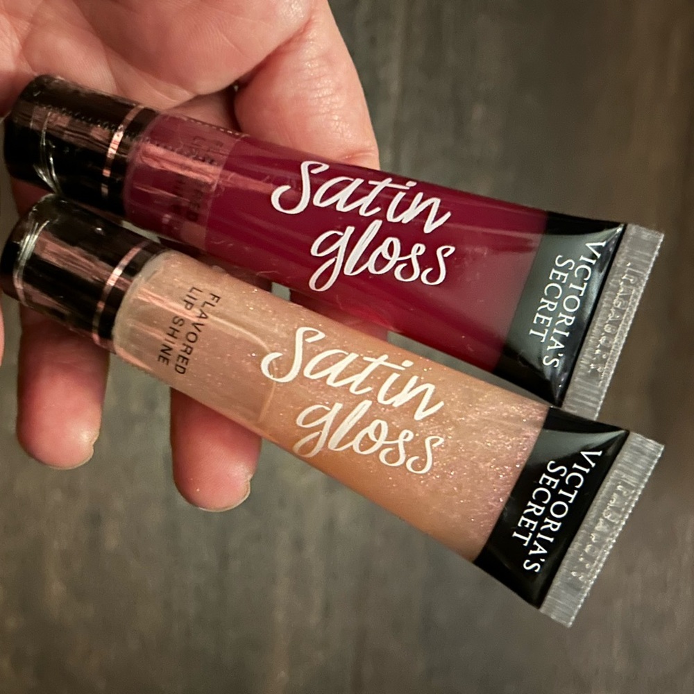 Satin Gloss Victoria Secret Lip! *BONUS 3rd EXTRA MYSTERY VS FREEBIE GLOSS!! 💋
